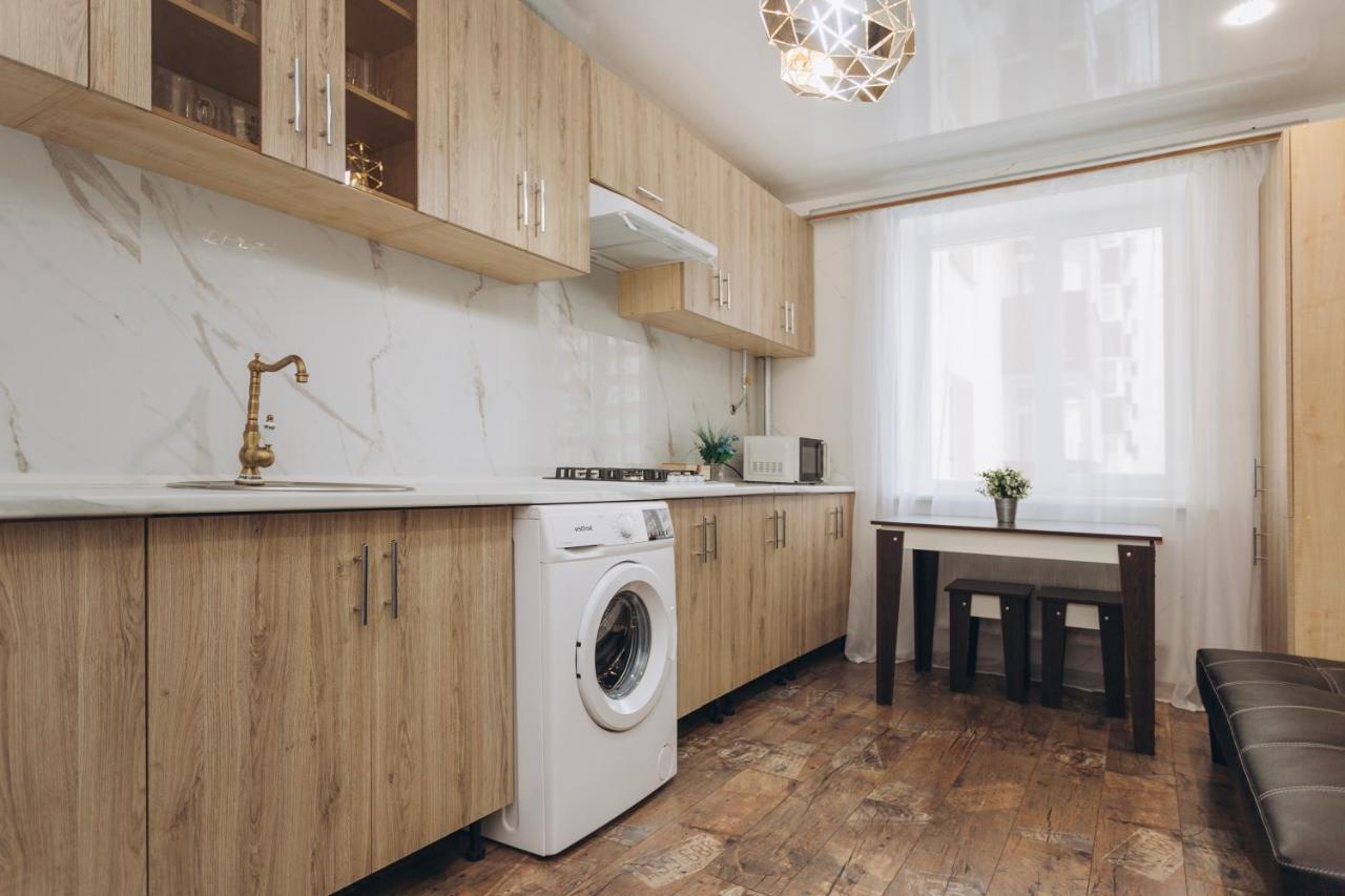 Luxe Apartments 5.26 Near Lavina 5 Floor Sumy Exterior foto